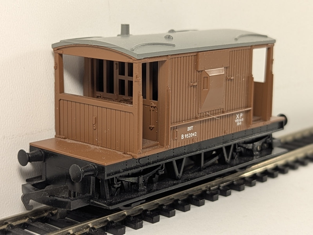 Hornby OO Gauge BR 20 Ton Goods Brake Van B952042 BR Bauxite