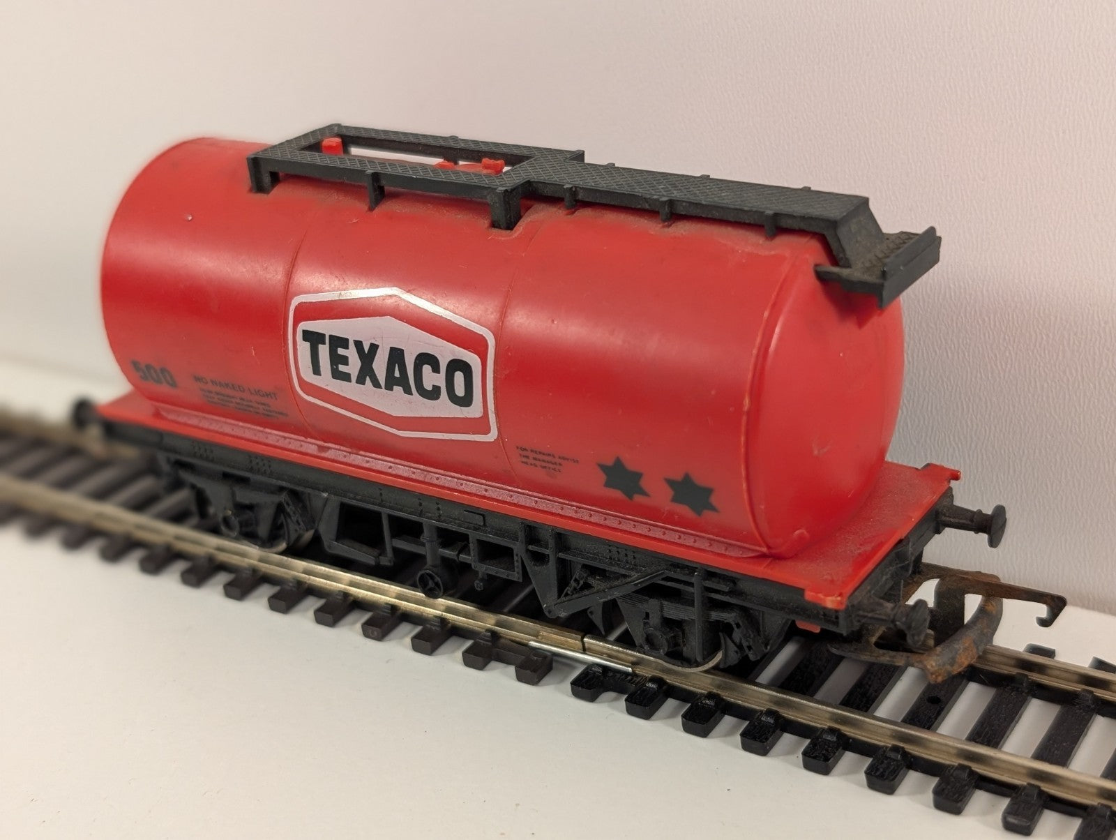 Hornby R184 OO Gauge Texaco Tank Wagon – Red Livery