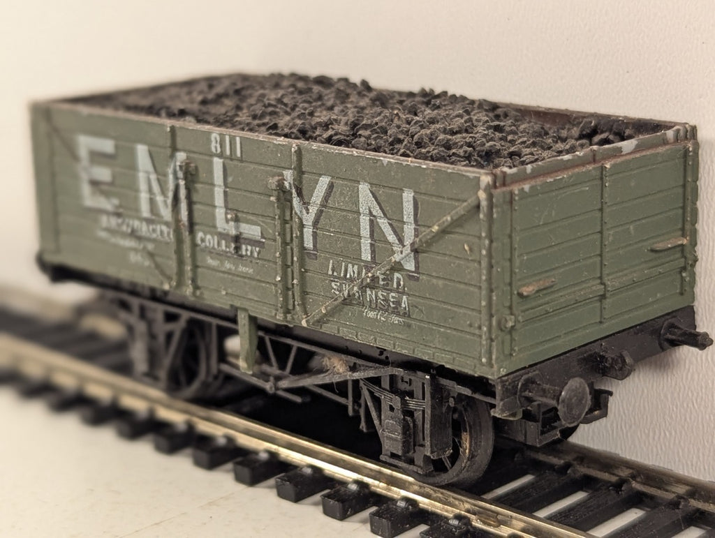 Dapol OO Gauge 7 Plank Open Wagon 811 Emlyn Anthracite Colliery Green