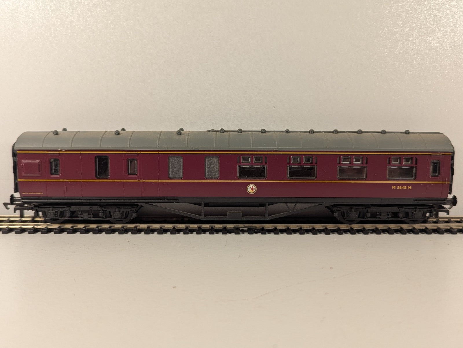 Mainline 37-110 OO Gauge LMS Crimson 57ft Brake Third Coach - Boxed
