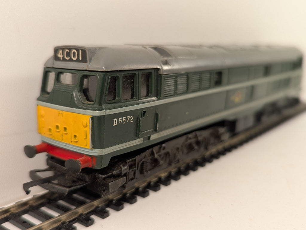 Tri-ang OO Gauge Class 31 Diesel Locomotive D5572 BR Green R.357