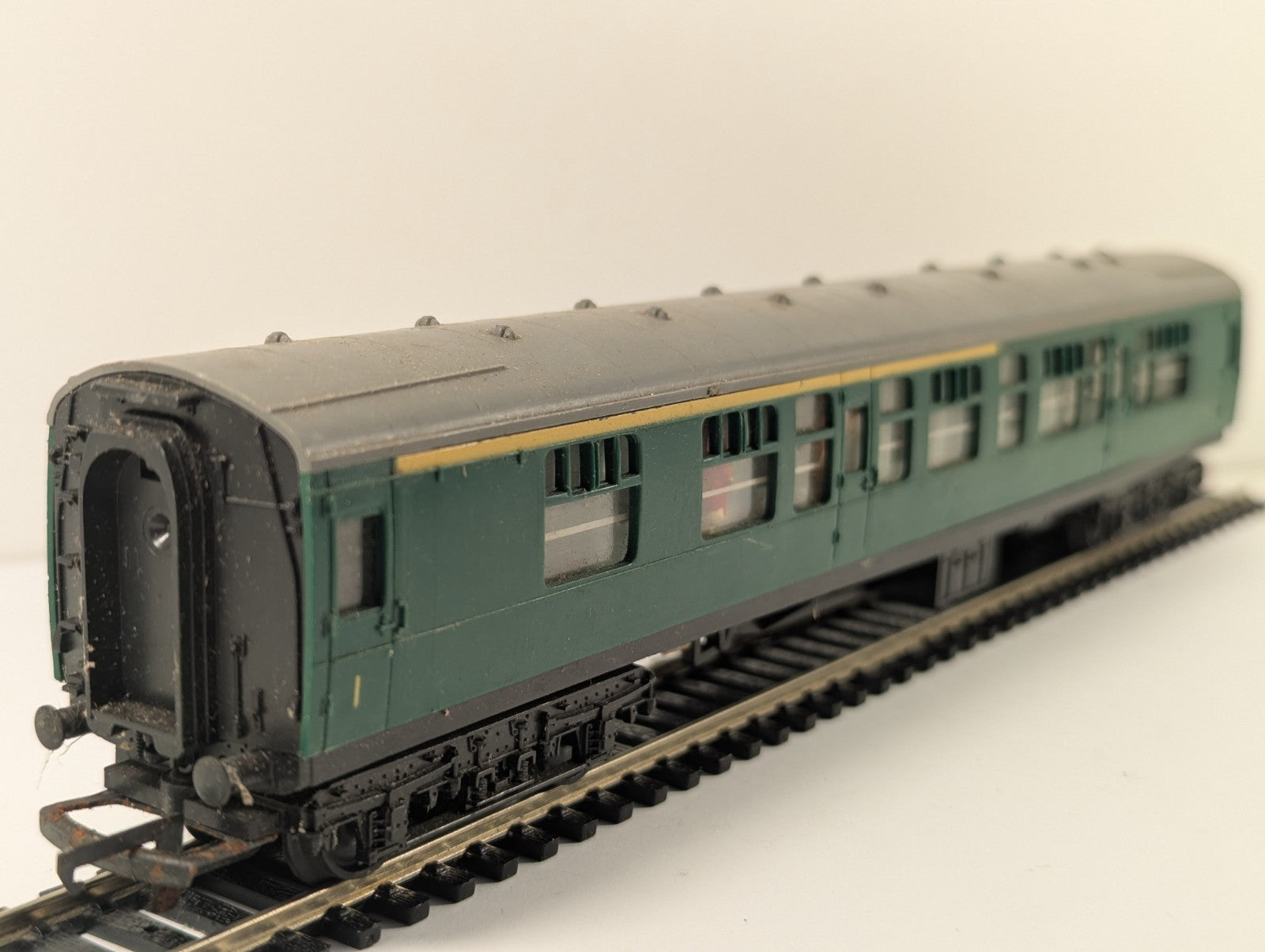 Tri-ang Railways R220 OO Gauge BR Southern Green Brake 2nd Coach