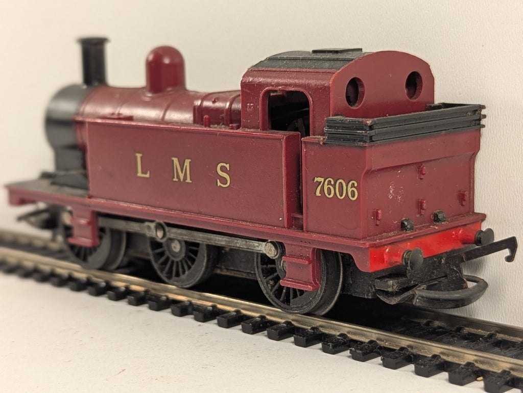 Tri-ang OO Gauge Class 3F Jinty 0-6-0T Steam Locomotive 7606 LMS Maroon R52
