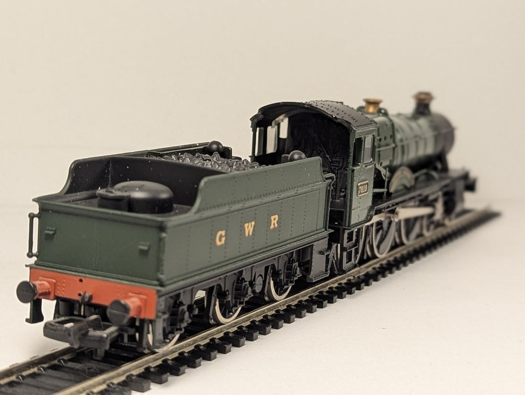 Mainline OO Gauge Manor Class 4-6-0 'Hinton Manor' Steam Locomotive 7819