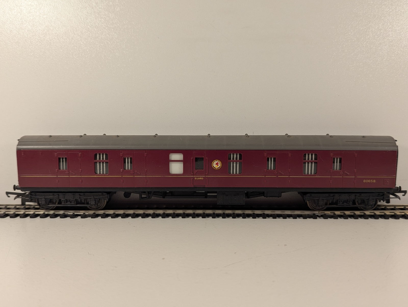 Tri-ang OO Gauge BR Maroon Mk1 Full Brake Coach