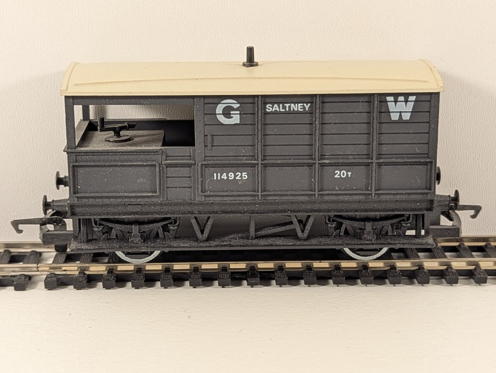 Hornby R714 – GWR 20T ‘Toad’ Brake Van ‘Saltney’
