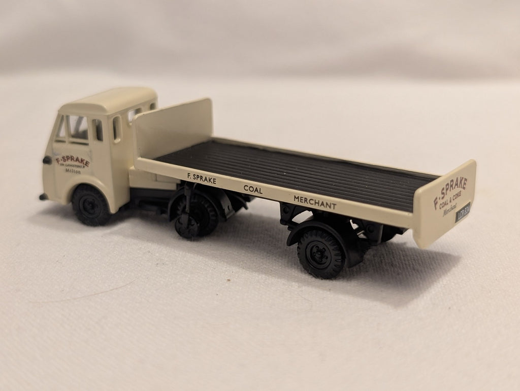 Classix 1:76 Scale Scammell Mechanical Horse Flatbed Trailer