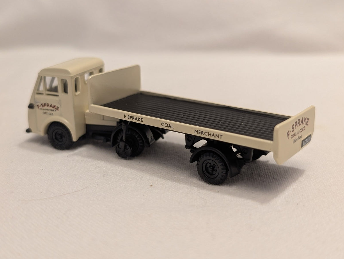 Classix 1:76 Scale Scammell Mechanical Horse Flatbed Trailer