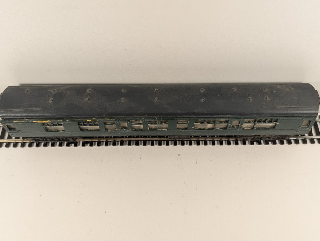 Tri-ang OO Gauge Suburban Coach Passenger Coach Green