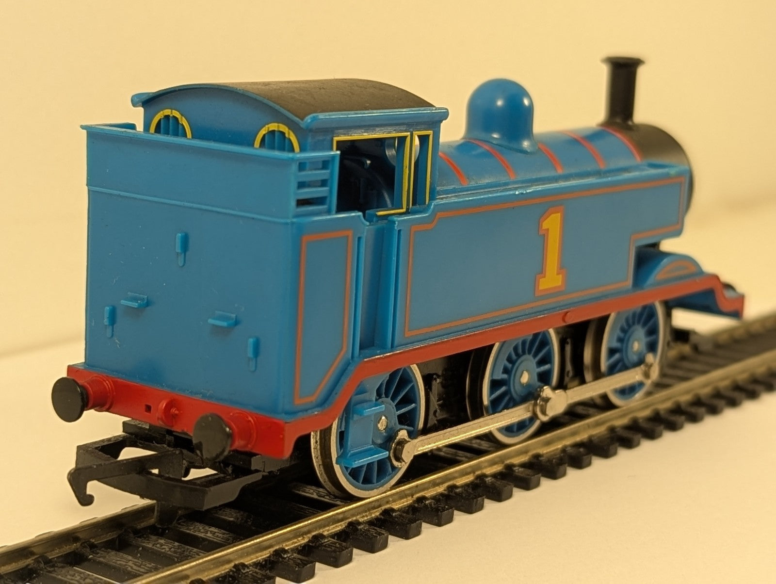 Hornby OO Gauge Thomas the Tank Engine Steam Locomotive