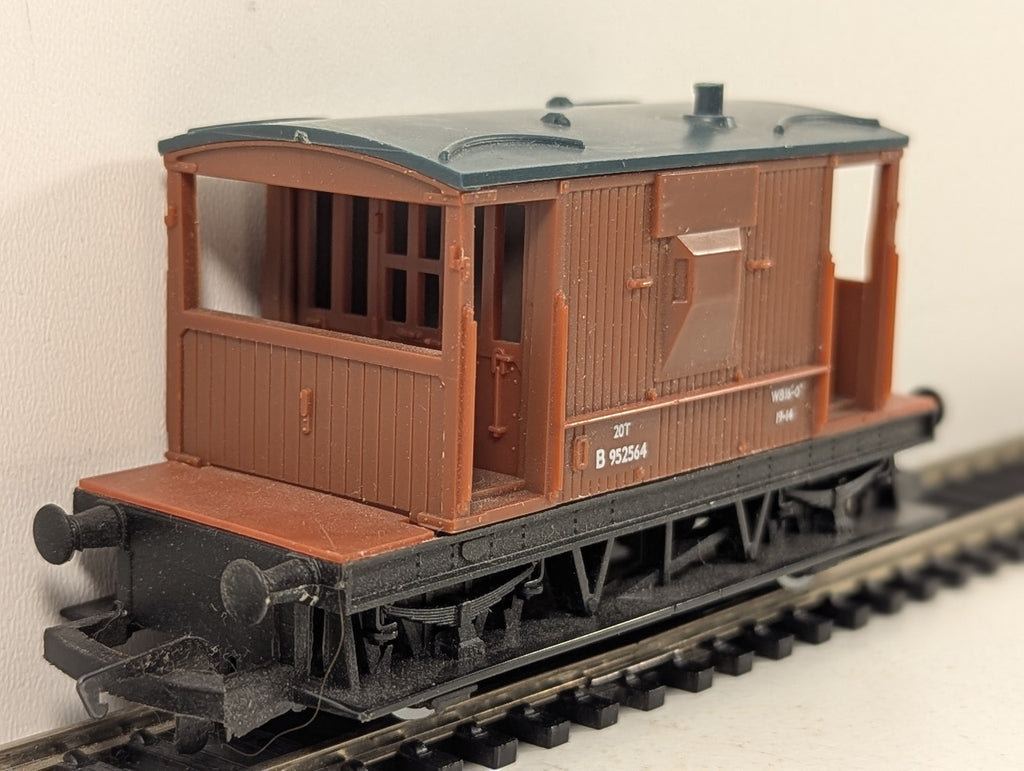 Hornby OO Gauge BR 20 Ton Brake Van B952564 BR Bauxite R124