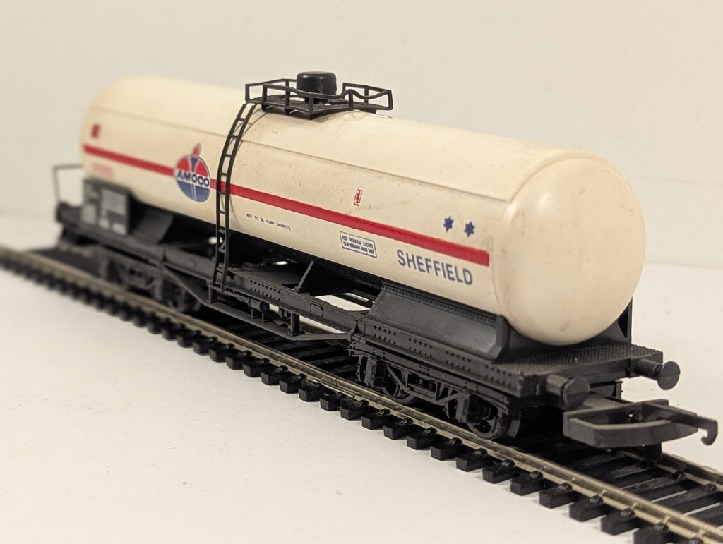 Lima OO Gauge Amoco Sheffield Bogie Tank Wagon A1090 Amoco White & Red