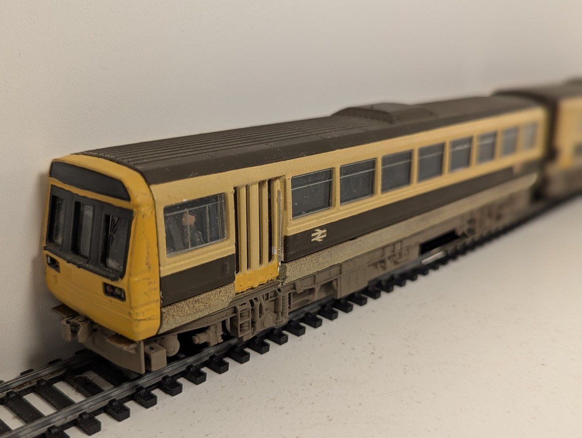 Hornby OO Gauge Class 142 'Pacer' Twin Railbus Diesel Multiple Unit 142050