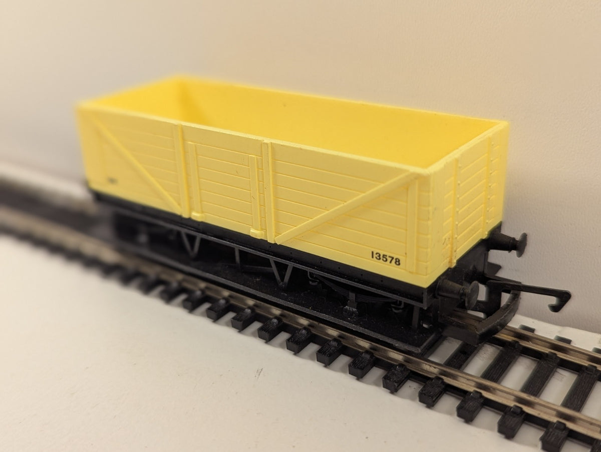 Hornby H654 OO Long Wheelbase Mineral Wagon Yellow