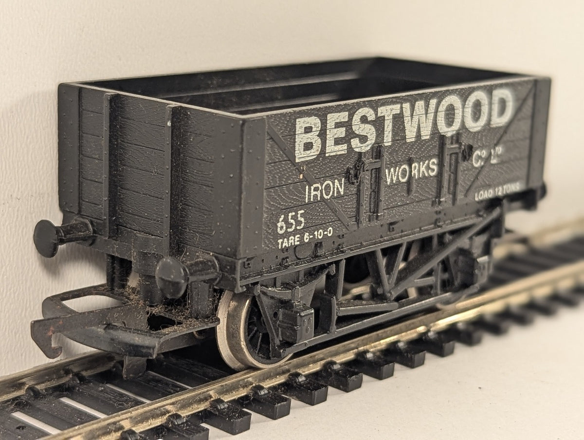 Hornby OO Gauge 7-Plank Wagon 'Bestwood' Goods Wagon 655