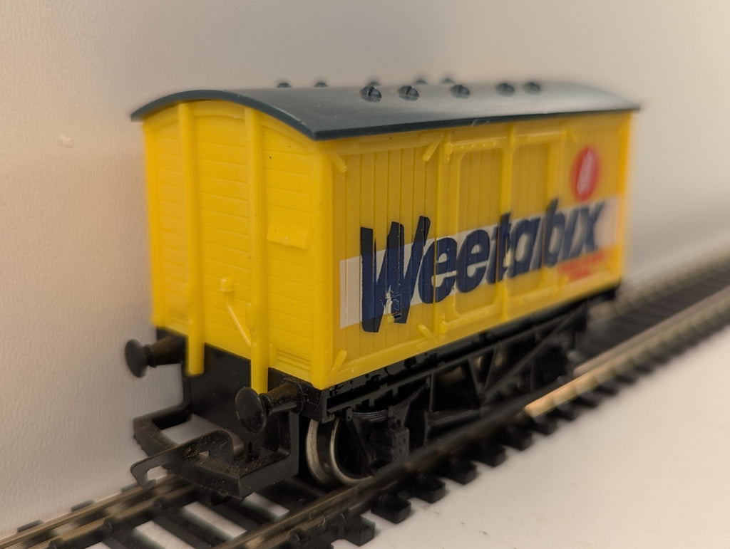 Hornby OO Gauge R728 “Weetabix” Closed Van