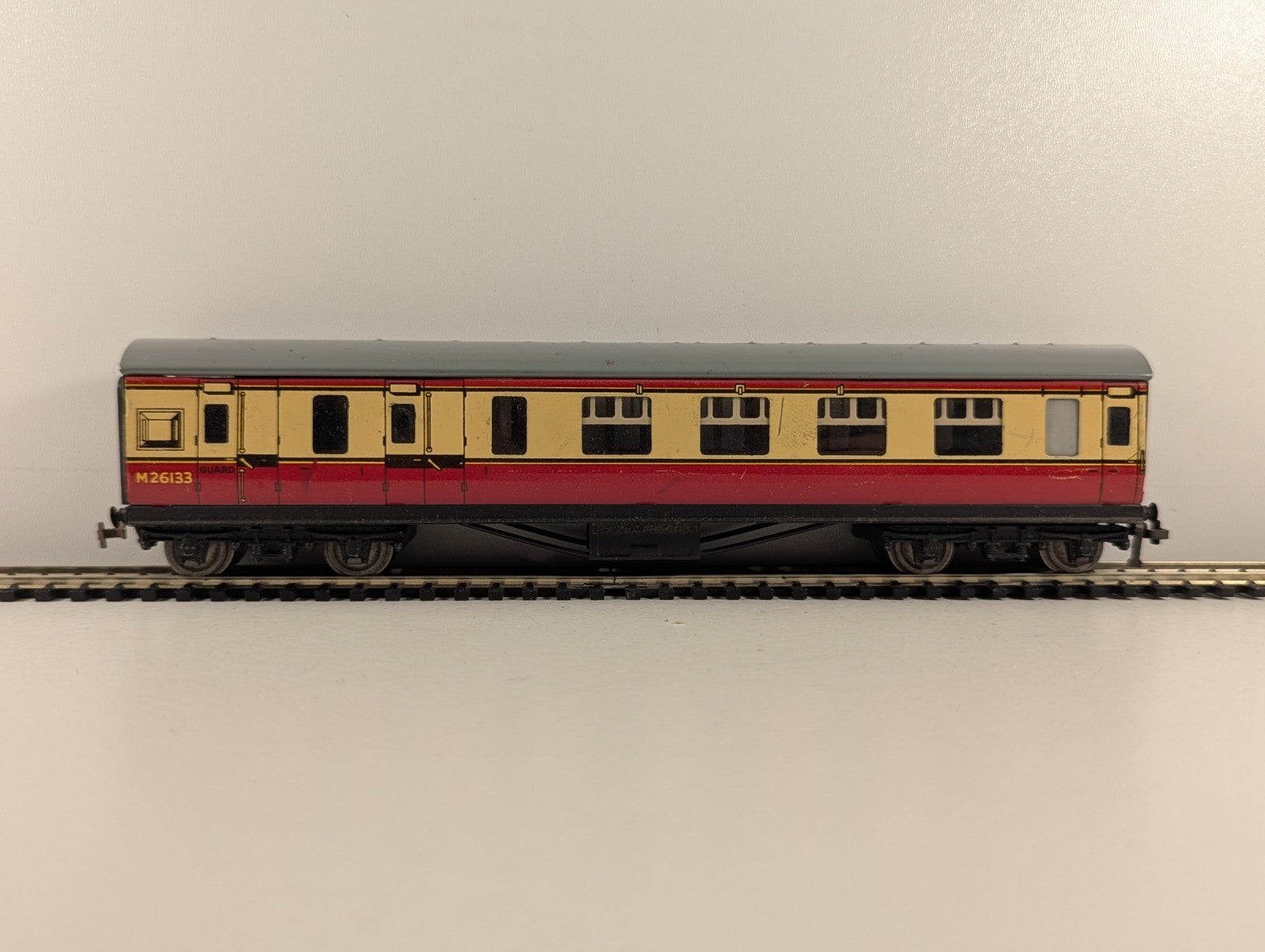 Hornby Dublo 32018 OO Gauge D12 Corridor Brake Third Coach - Boxed