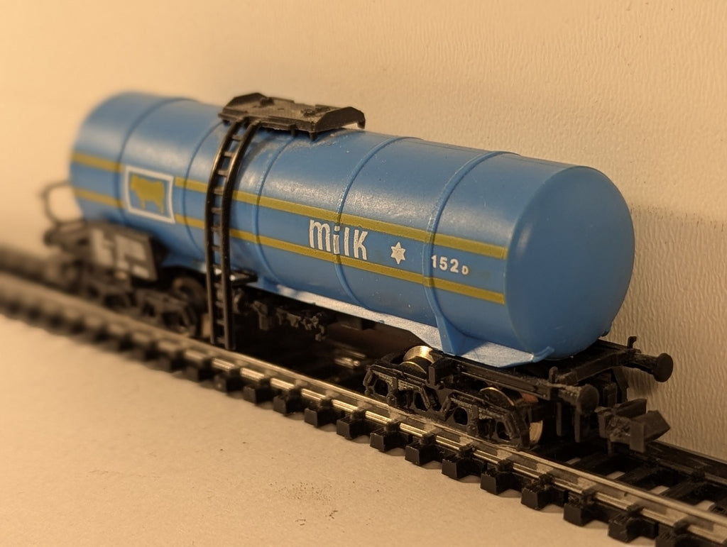 Lima N Gauge Bogie Milk Tank Wagon 152 D Blue / Milk
