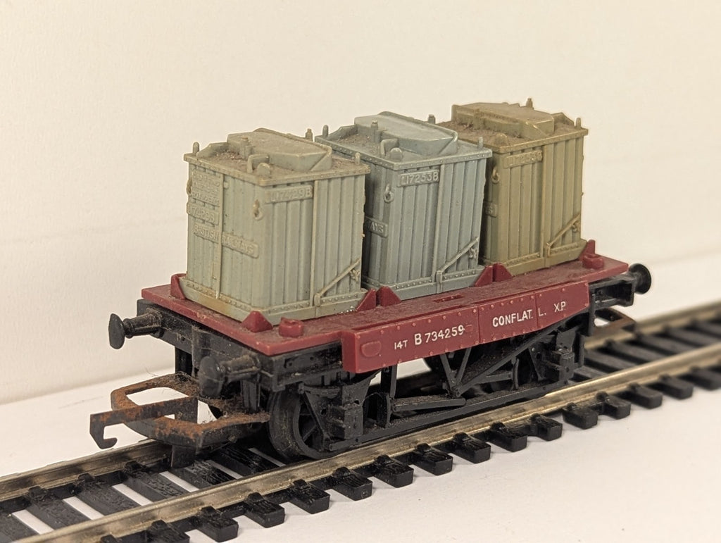 Hornby R240 OO Gauge BR Conflat L Wagon B734259 with 3 Containers