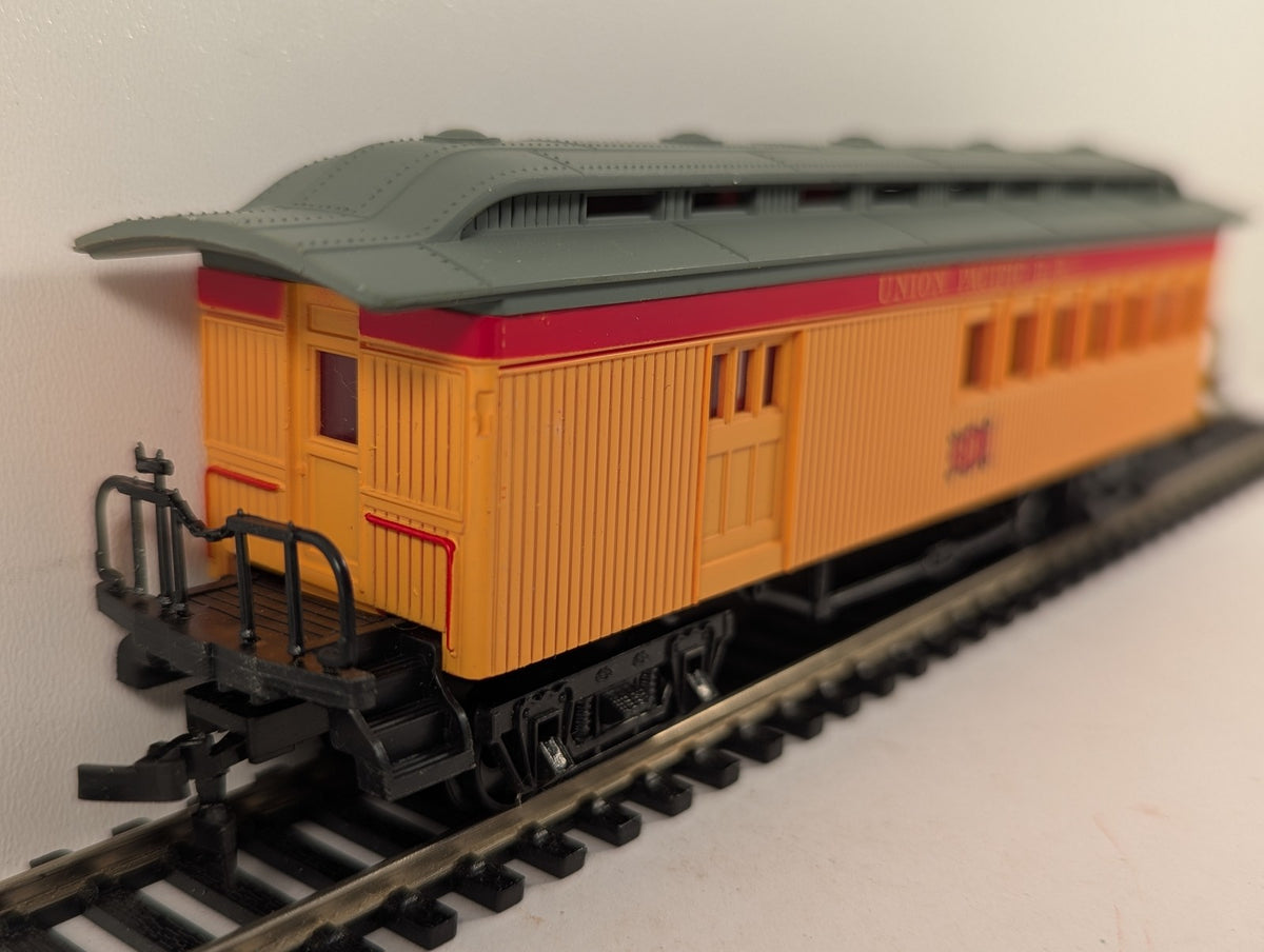 Bachmann HO Scale Old Time Combine Passenger Car 9 Union Pacific 1420