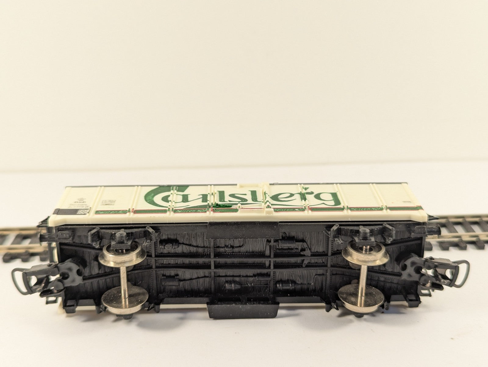 Lima HO Gauge Carlsberg Refrigerated Beer Wagon