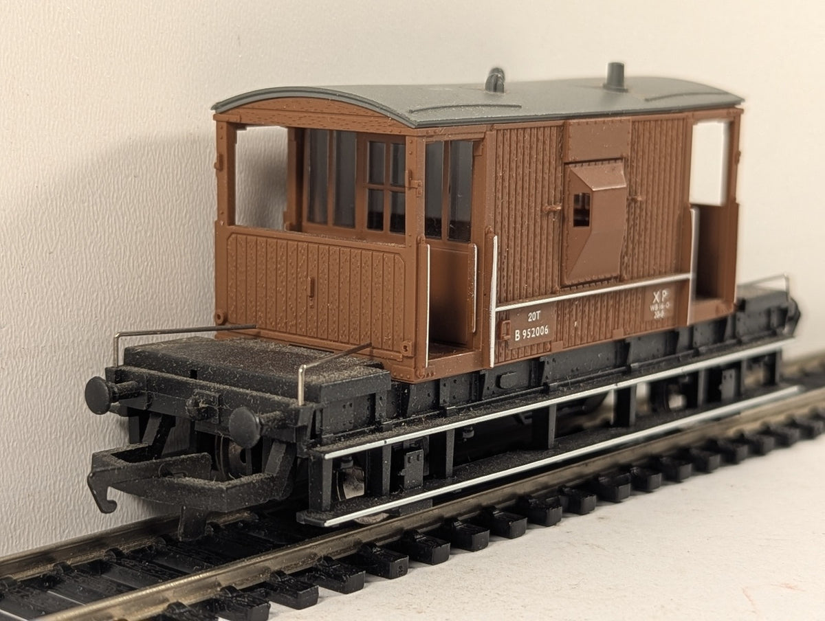 Mainline OO Gauge GWR Toad Brake Van 56684 GWR Grey 37-133