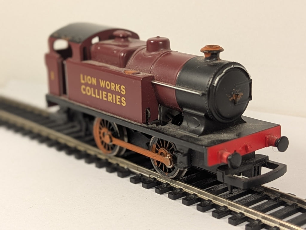 Hornby R2452 OO Gauge Class D 0-4-0T No. 1 Lion Works Collierie – Repainted part