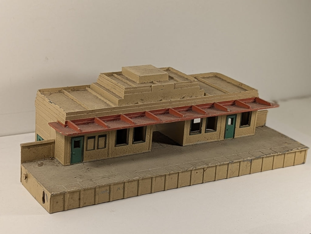 Hornby-Dublo OO Gauge Main Station Building Cream and Red 5085