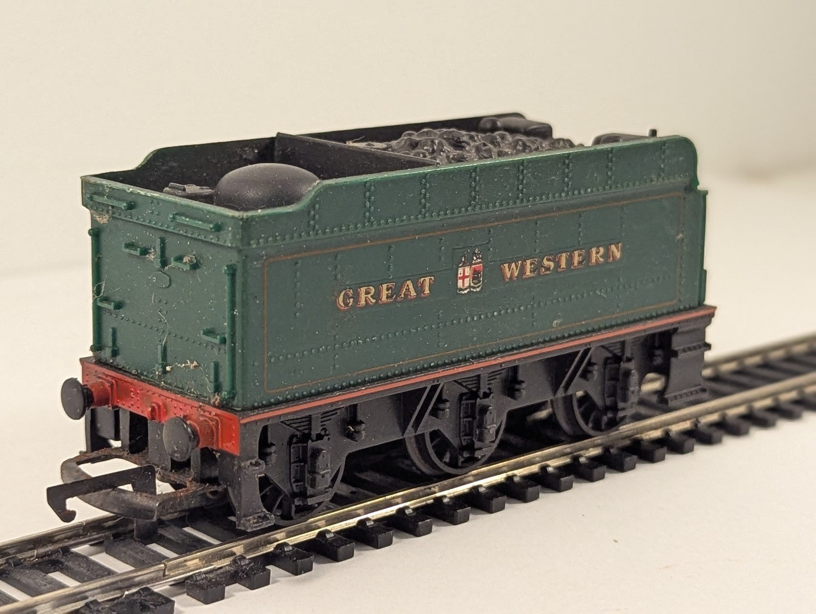 Hornby OO Gauge GWR 6-Wheel Tender GWR Green