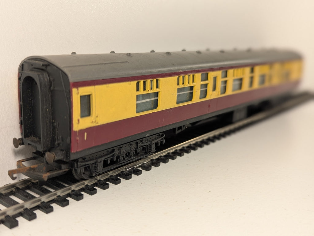 Tri-ang OO Gauge 1st & 3rd BR Composite Coach Cream & Maroon