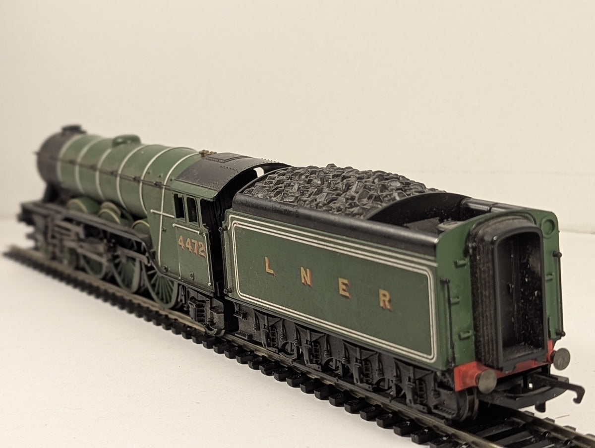 Hornby OO Gauge Class A1 4472 'Flying Scotsman' Steam Locomotive LNER Green