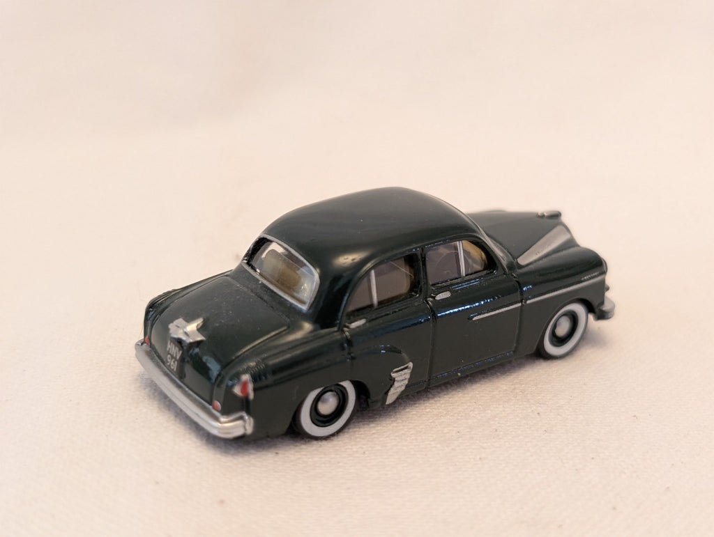 Oxford Diecast 1:76 Scale / OO Gauge Standard Vanguard Phase II Sallon