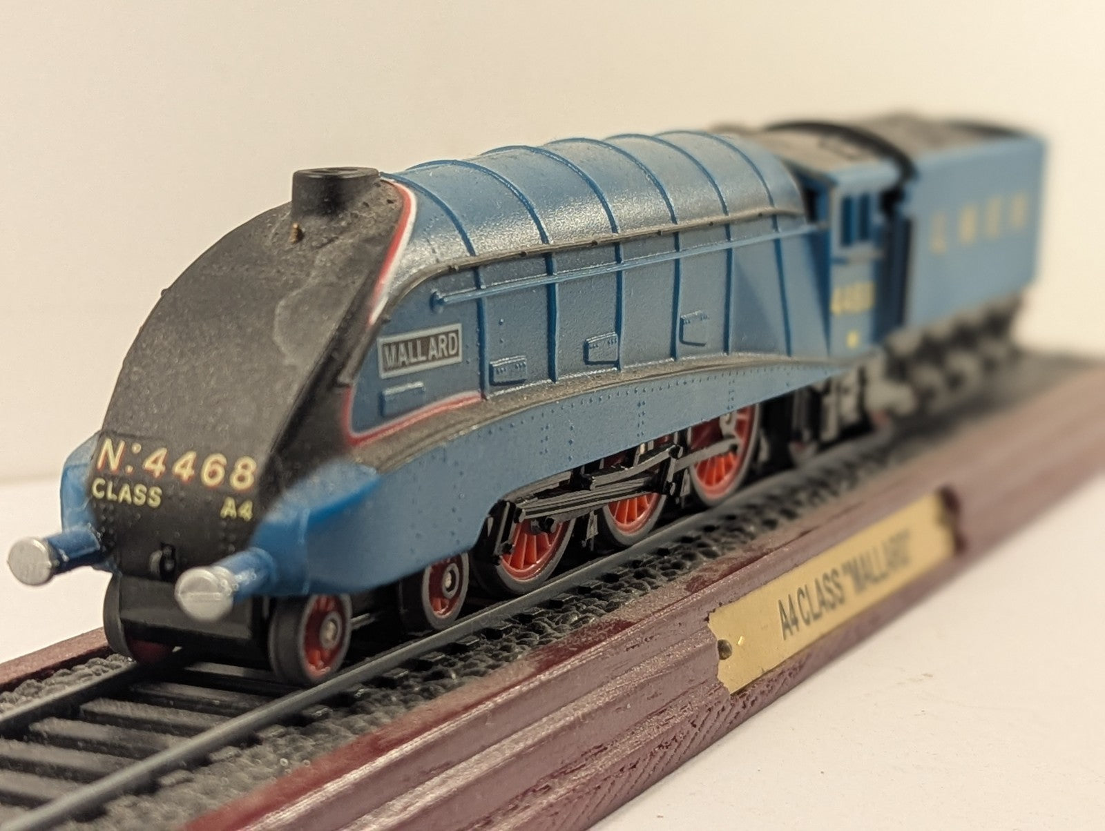 Atlas Editions LNER Class A4 4468 "Mallard" Static Model