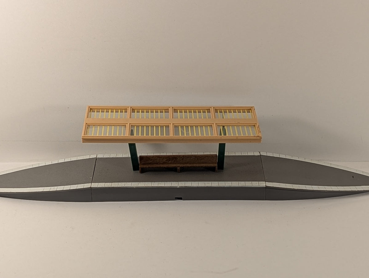 Hornby OO Gauge Island Platform with Canopy and Bench Buildings & Scenery