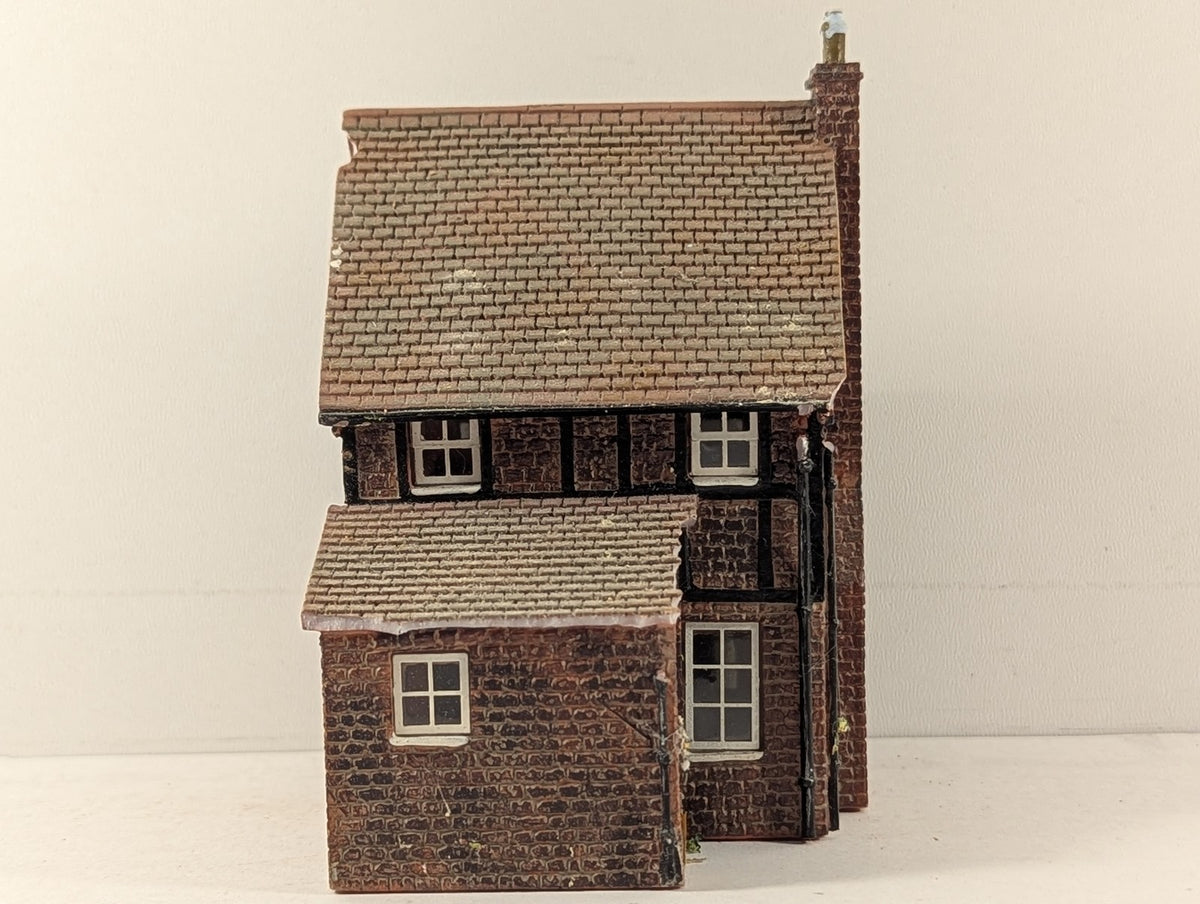 Hornby OO Gauge Skaledale Ye Olde Tuck Shoppe Building R8629