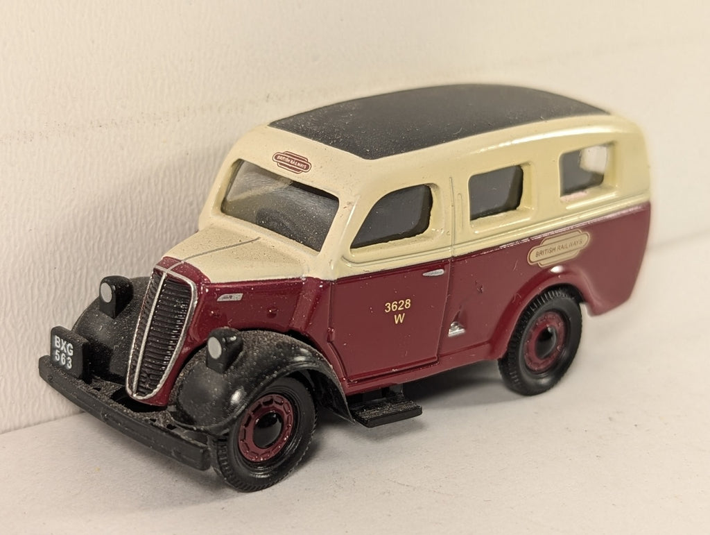 Classix 1:76 Scale / OO Gauge Ford E83W Thames Estate Die-cast Vehicle 3628 W