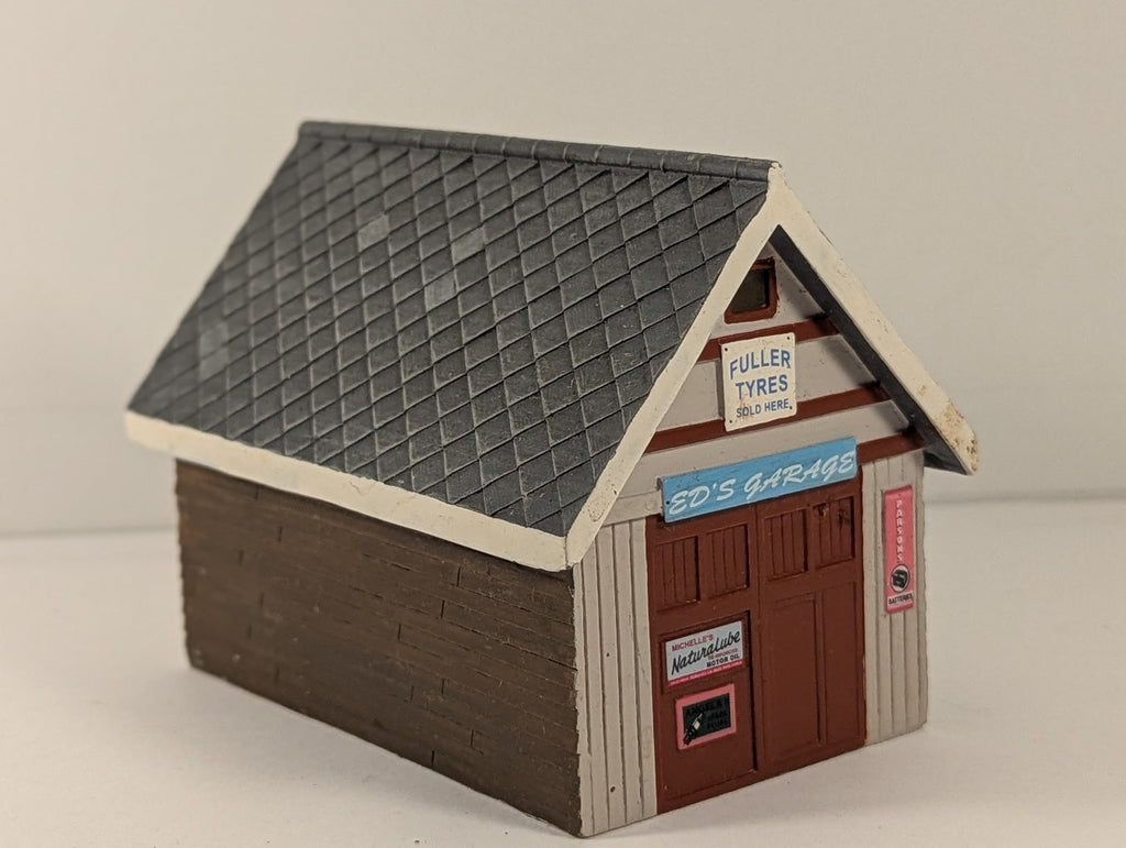 Hornby OO Gauge Ed's Garage Building 44-290