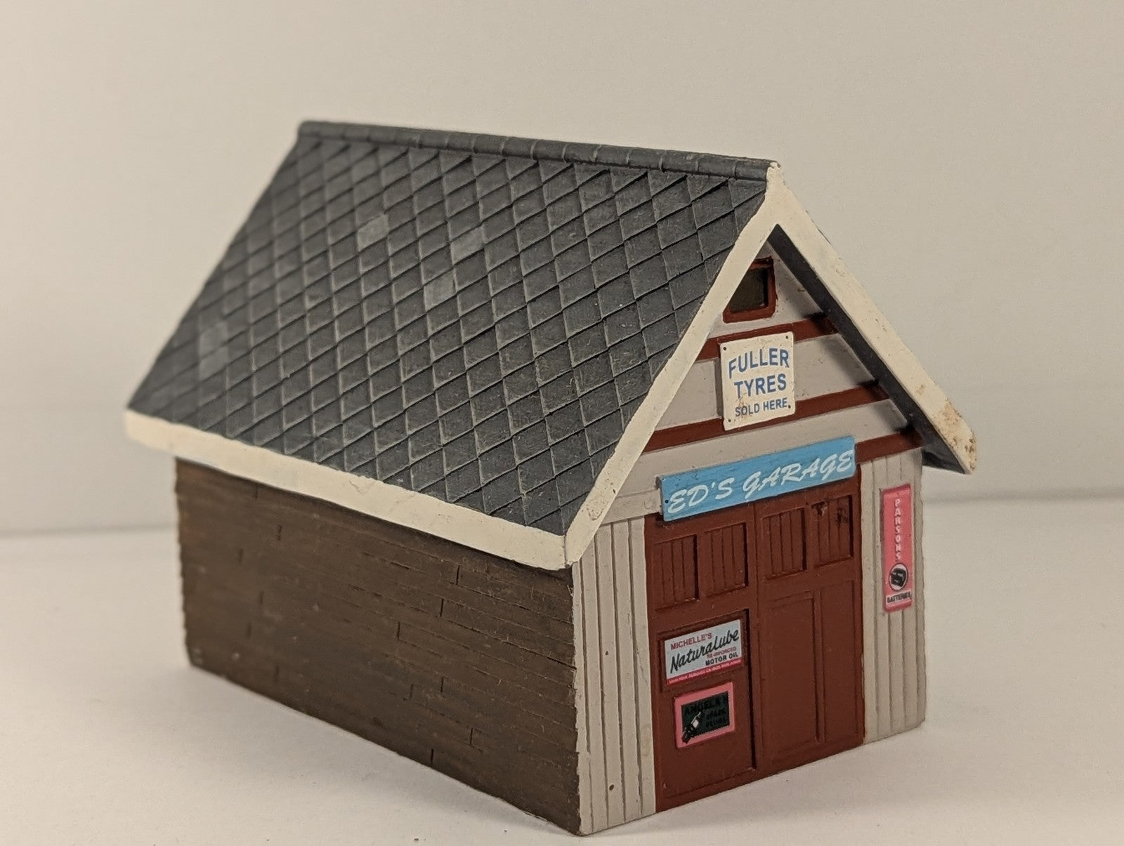 Hornby OO Gauge Ed's Garage Building 44-290
