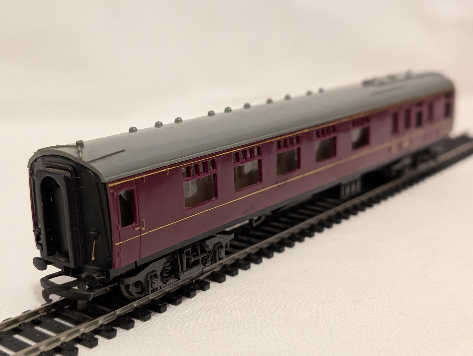 Trix 1942 OO Gauge BR Maroon Mk 1 Brake Coach M21240