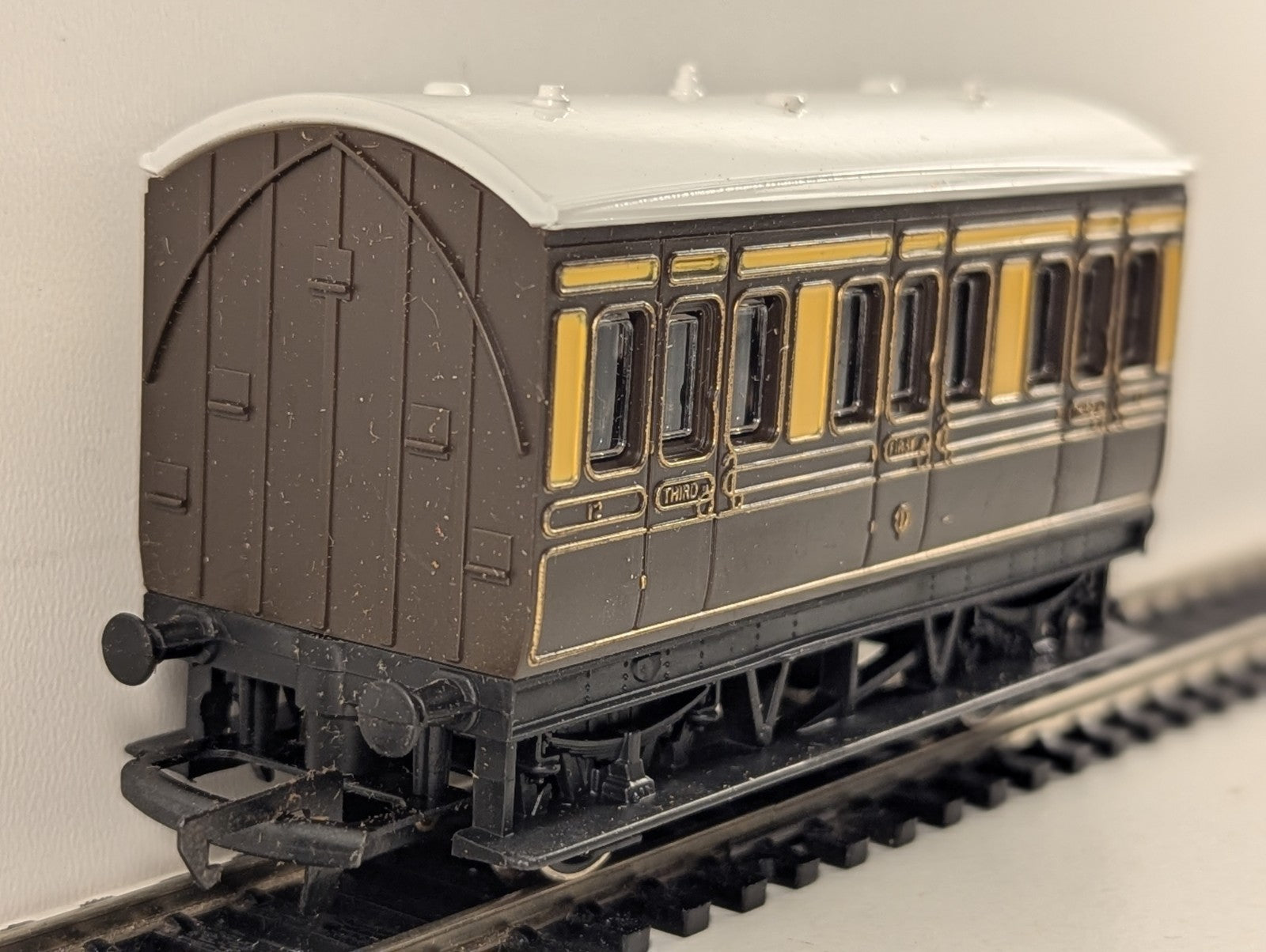 Hornby R213 OO Gauge GWR 4 Wheel Coach - Boxed