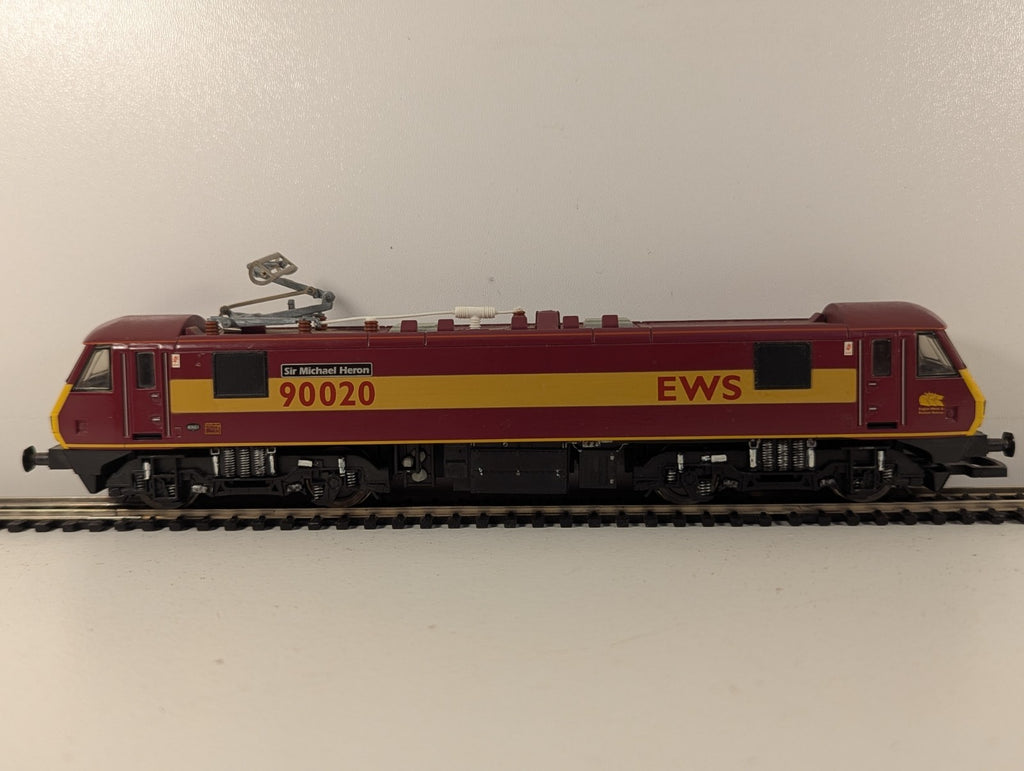 Hornby BR Class 90 EWS Electric Locomotive OO Gauge - Missing Coupling