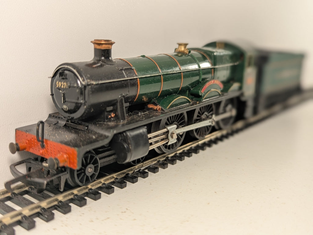 Hornby OO Gauge GWR 4-6-0 Hall Class Guild Hall locomotive 5927 in green livery on model tracks
