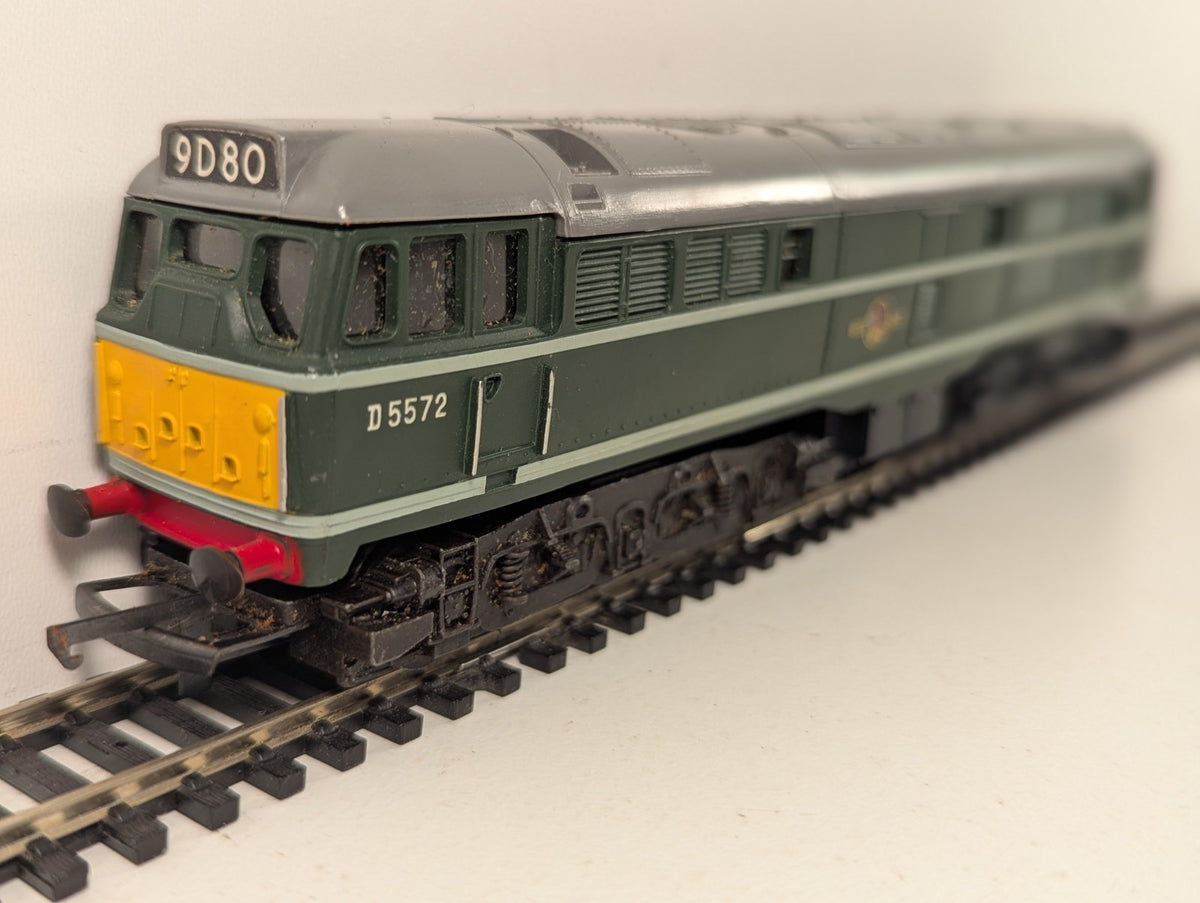 Tri-ang OO Gauge Class 31 Brush Type 2 Diesel Locomotive D5572 BR Green