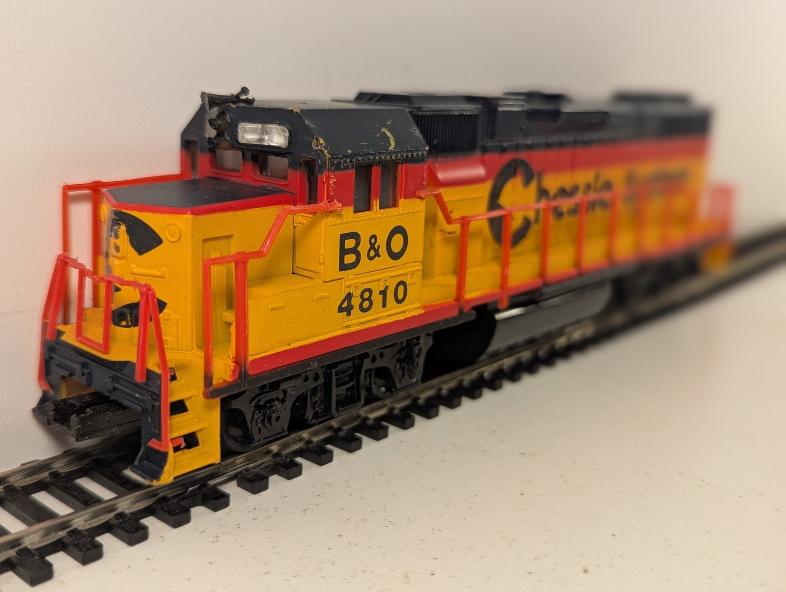 Life-Like HO Gauge GP38-2 Diesel Locomotive 4810 Chessie System (B&O)