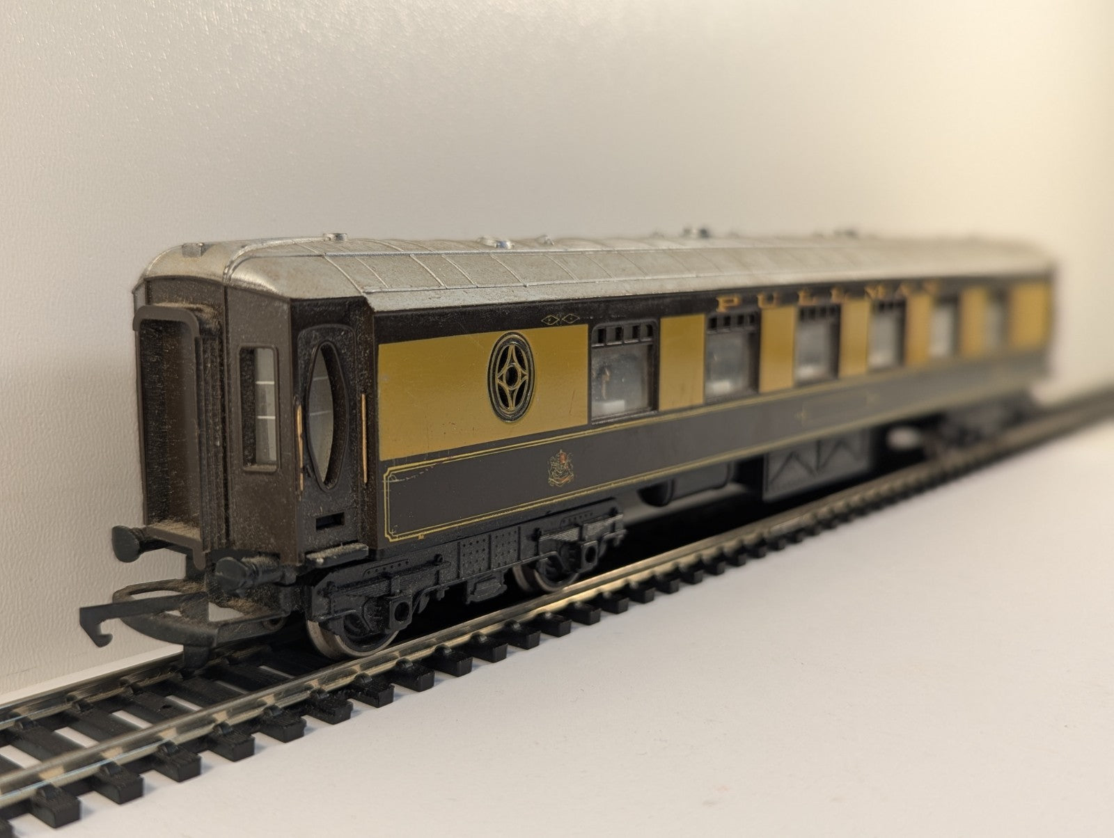 Hornby OO Gauge Pullman Parlour Coach
