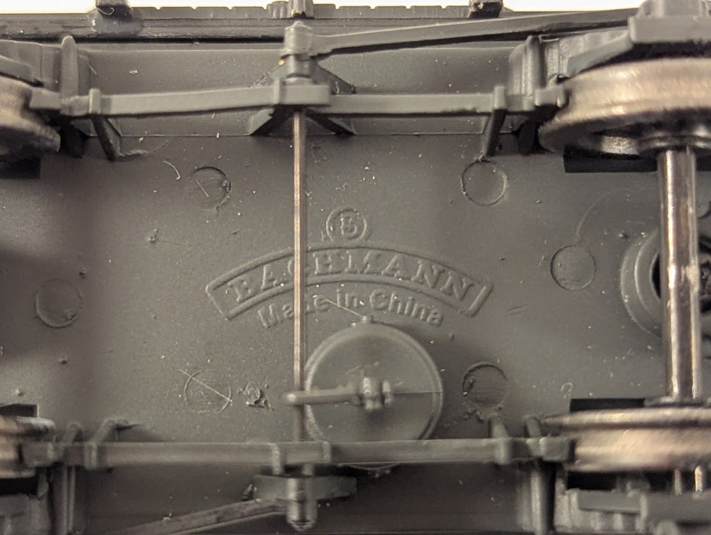 Bachmann 37-751B GWR Grey Fruit Van No.134330 OO Gauge - Missing Couplings
