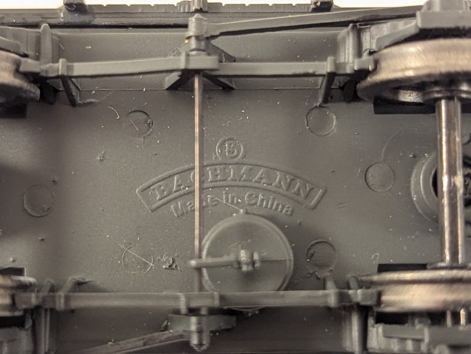 Bachmann 37-751B GWR Grey Fruit Van No.134330 OO Gauge - Missing Couplings