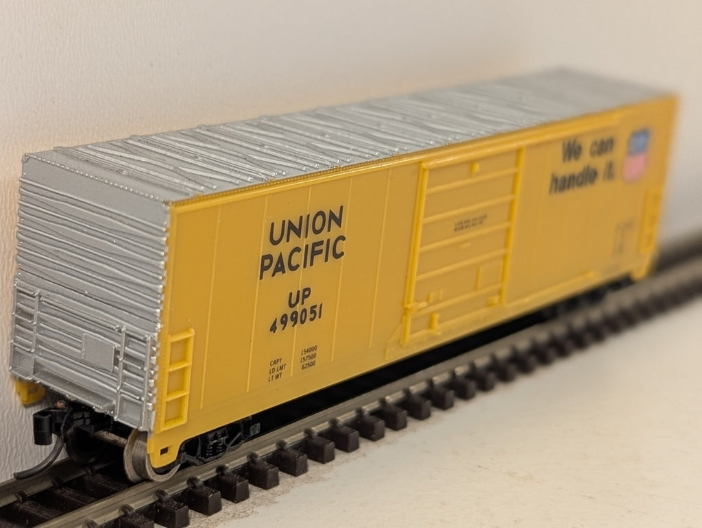 Life-Like N Scale 50ft Evans Plug Door Boxcar Union Pacific Yellow