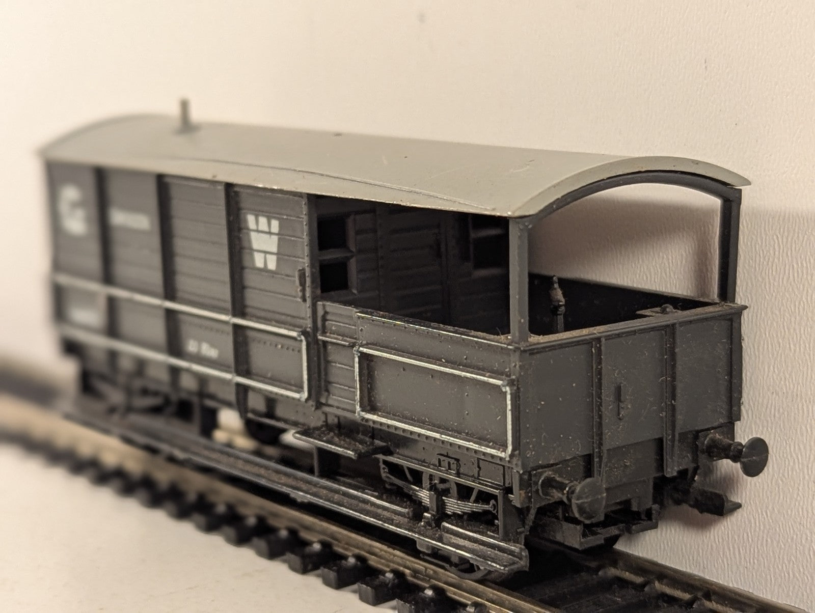 Airfix OO Gauge GWR 20 Ton Toad Brake Van 114875 GWR Grey 54303