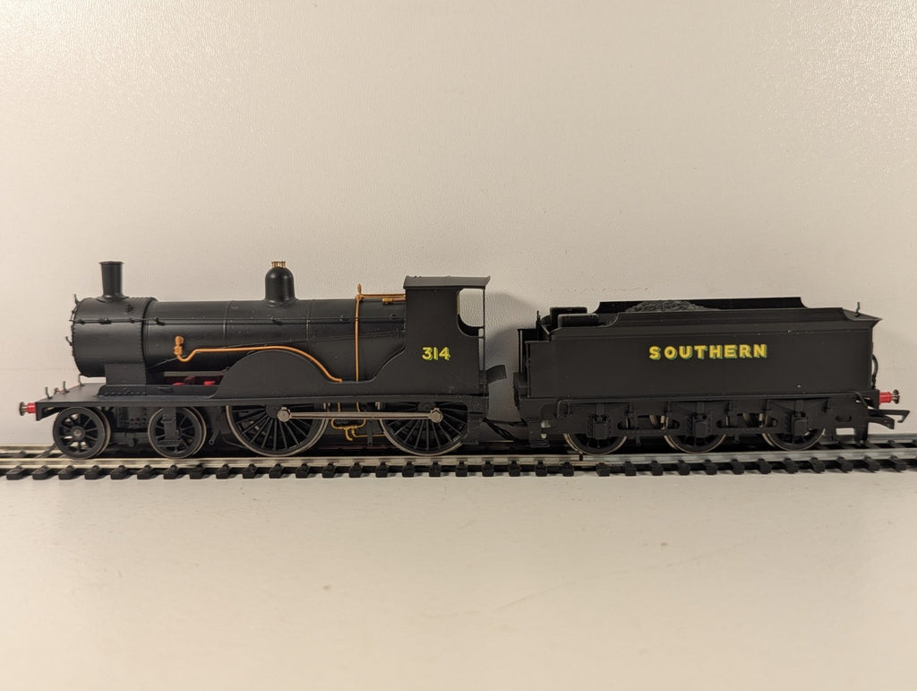 Hornby R2829 OO Gauge SR T9 'Greyhound' 4-4-0 - Missing Front Coupling